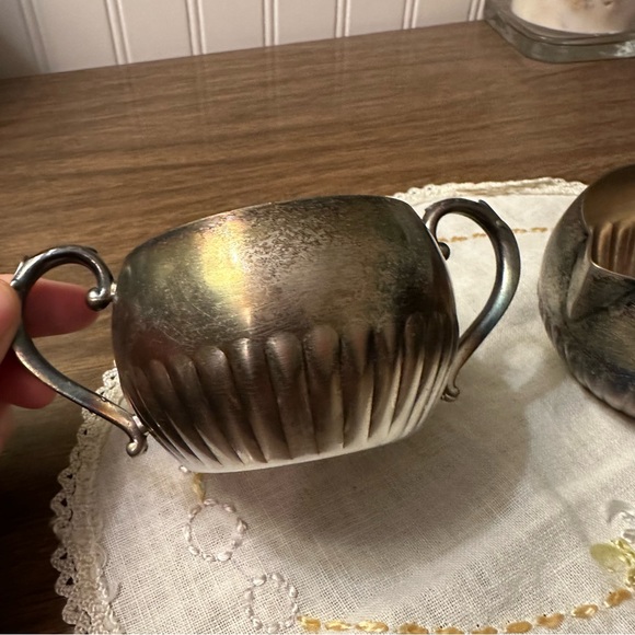 Vintage Oneida Silversmiths Silver-Plated Creamer & Sugar Bowl Set - Picture 3 of 9